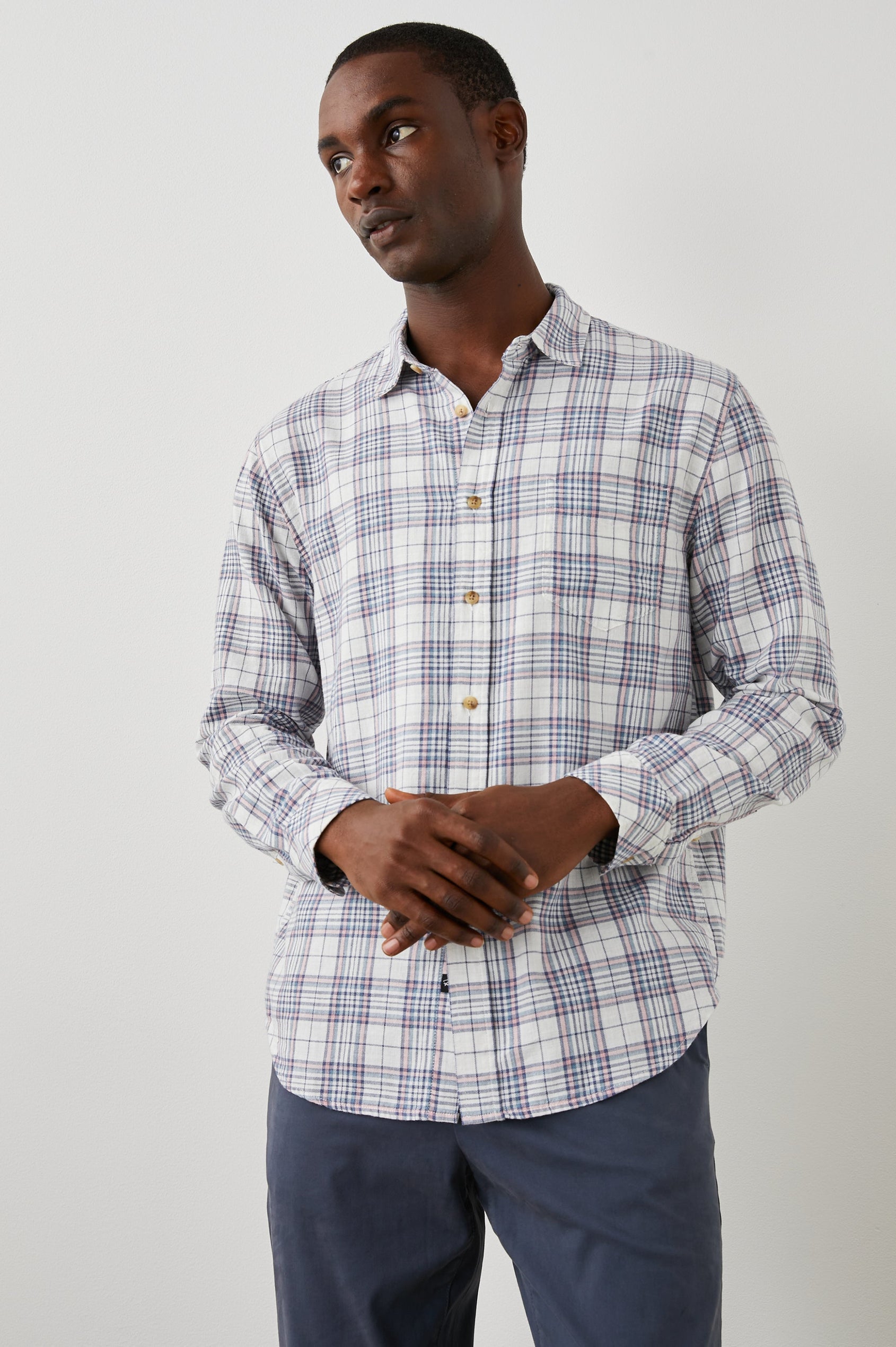 WYATT MELON NAVY WHITE MELANGE SHIRT - FRONT ARMS CROSSED