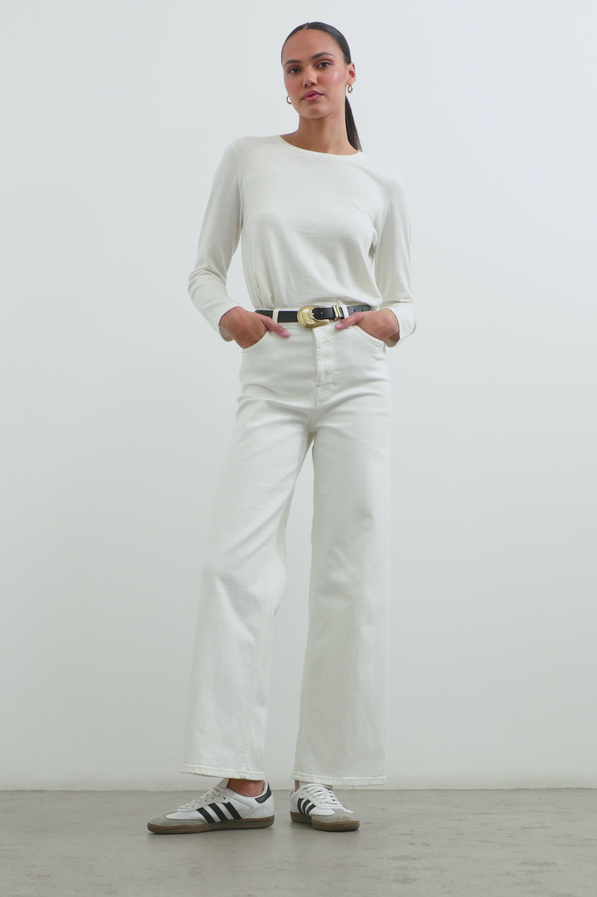 COTTON-CASHMERE-LONG-SLEEVE-TEE-WHITE-PDP VIDEO