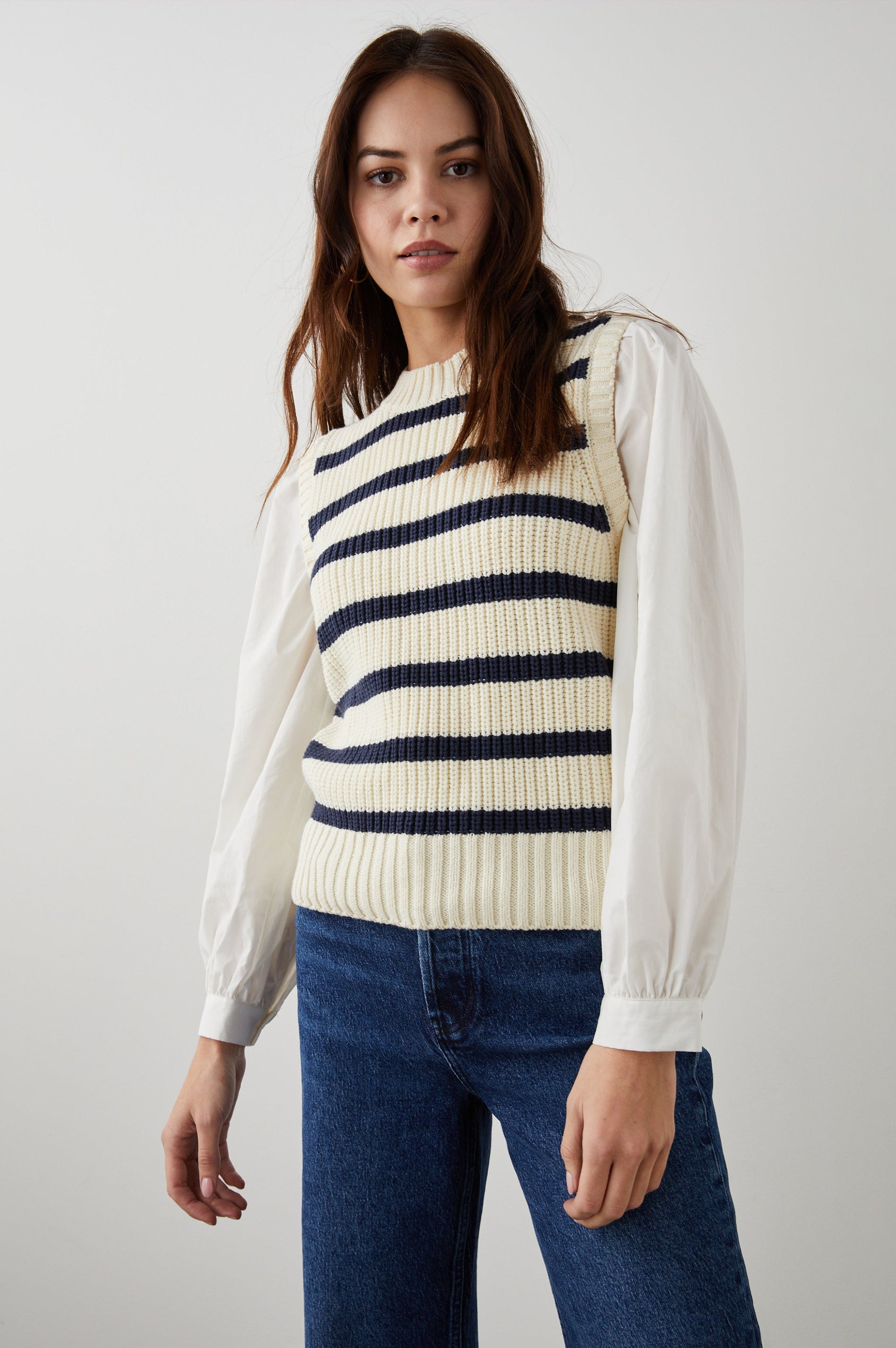 BAMBI-IVORY-NAVY-STRIPE-FRONT MODEL 2