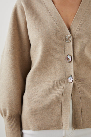 BRUNELLA CARDIGAN OAT - DETAIL