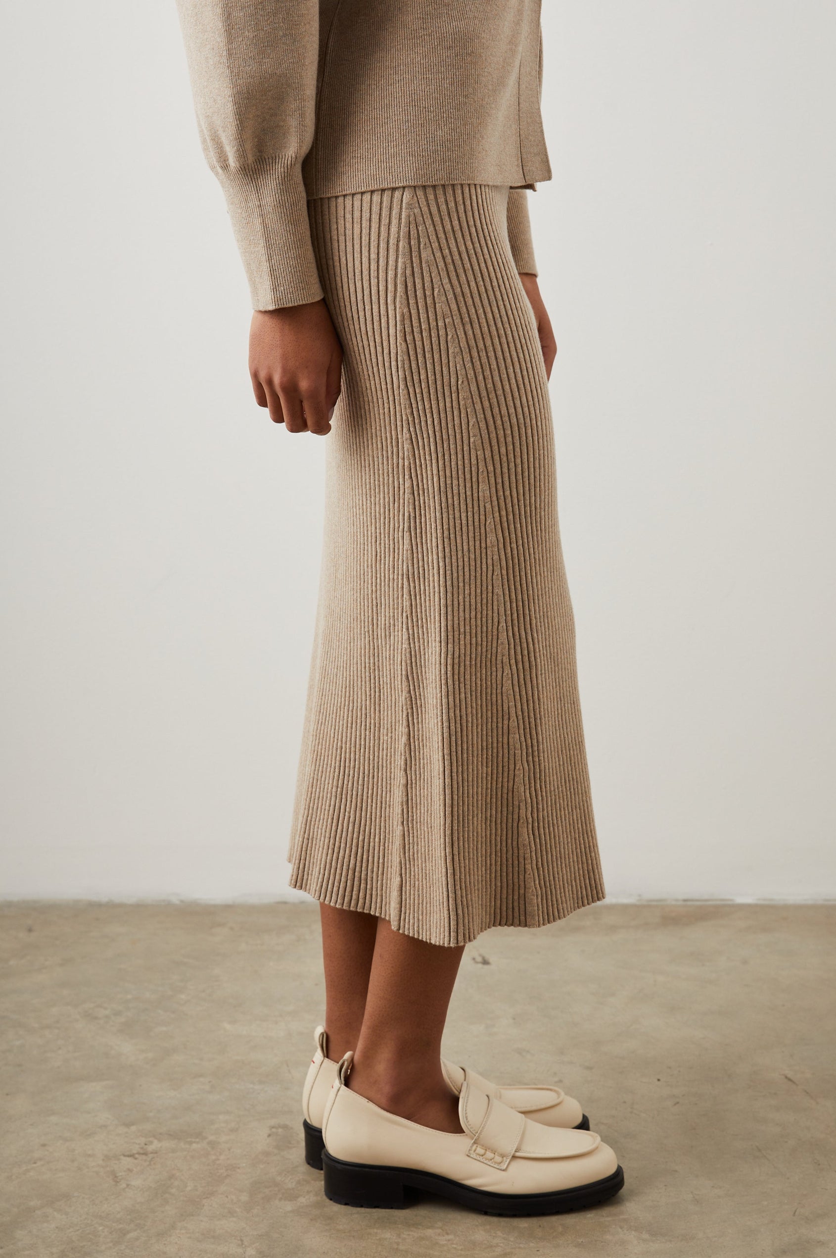 DAVINA SKIRT OAT - SIDE ANGLE
