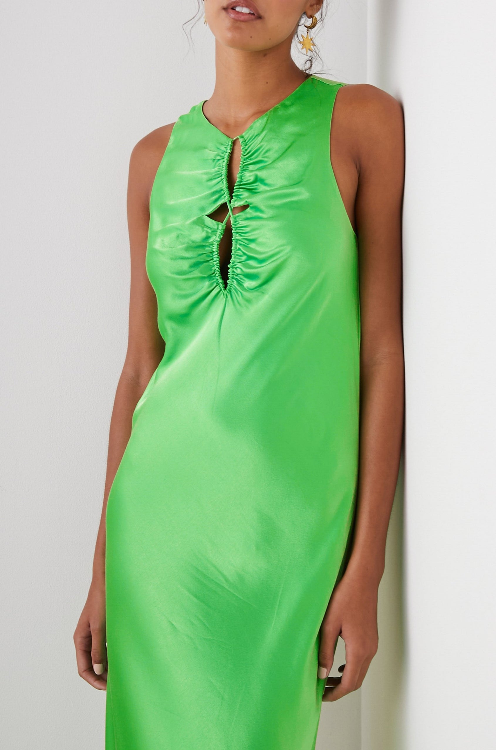 FIONA DRESS VIBRANT GREEN - DETAIL