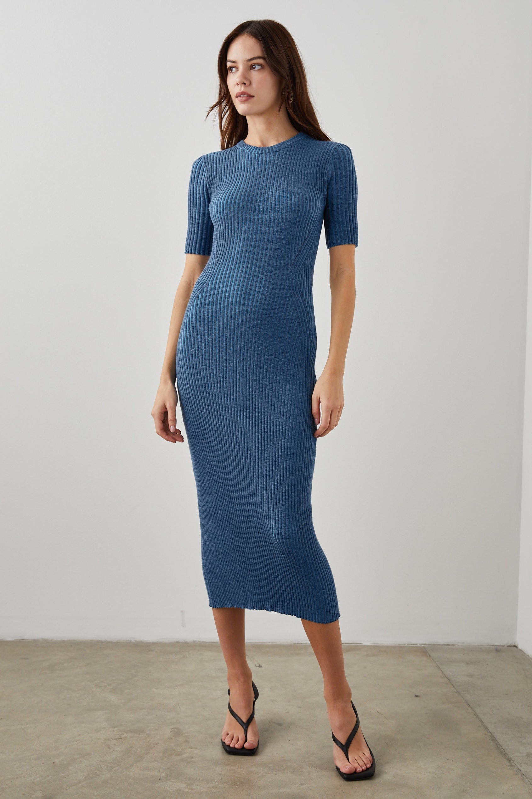GENESIS-LAKE-MELANGE-FULL FRONT BODY MODEL 2