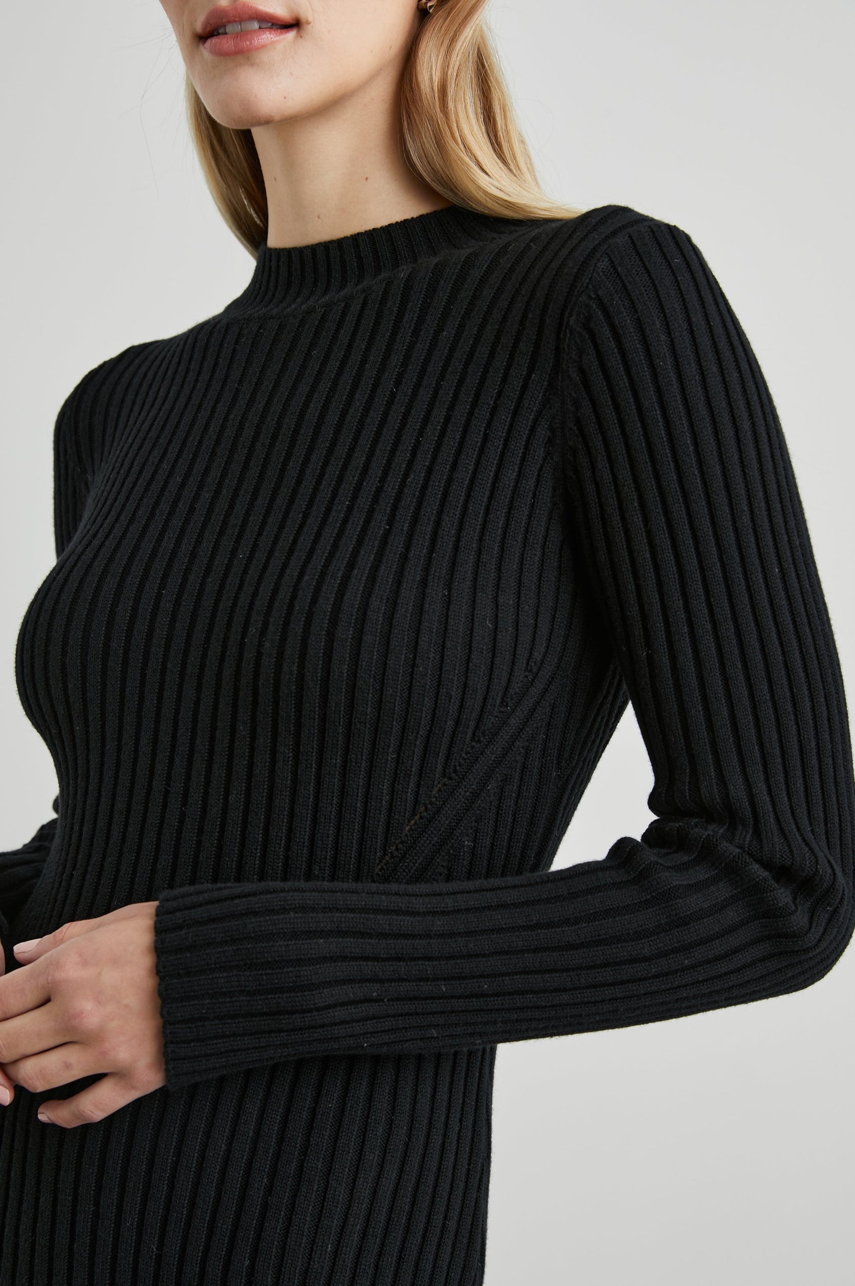 GILLIAN DRESS BLACK - DETAIL