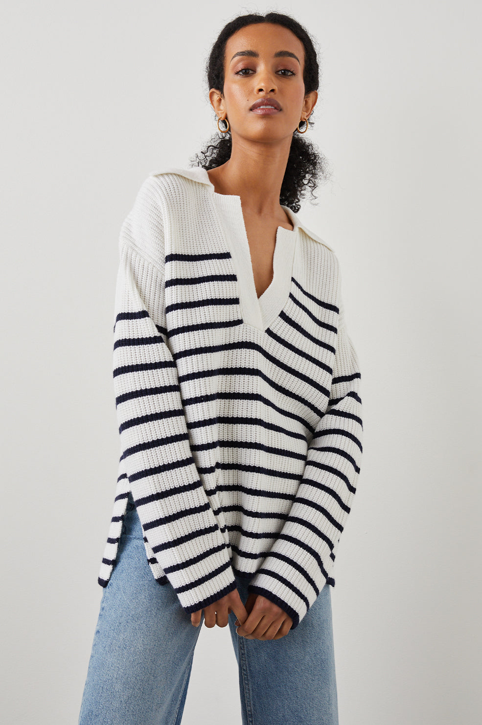 HARRIS SWEATER WHITE NAVY STRIPE -FRONT IN MOTION