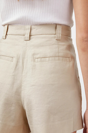 ILENA SAND SHORT-BACK DETAIL