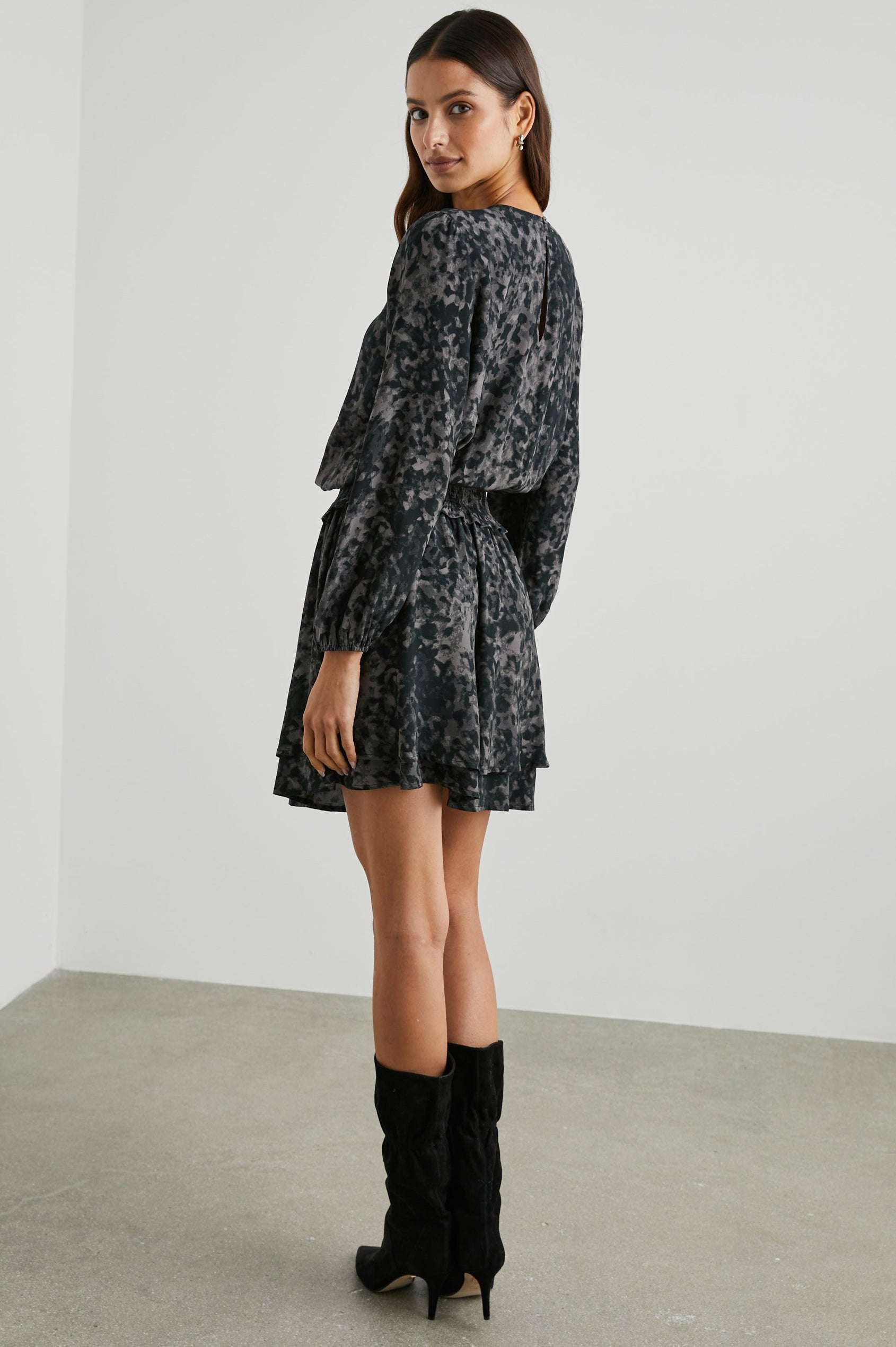 INEZ DRESS CHARCOAL TORTOISE - SIDE ANGLE
