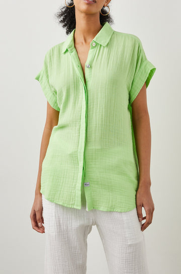 JAMIE SHIRT JADE LIME - FRONT UNTUCKED