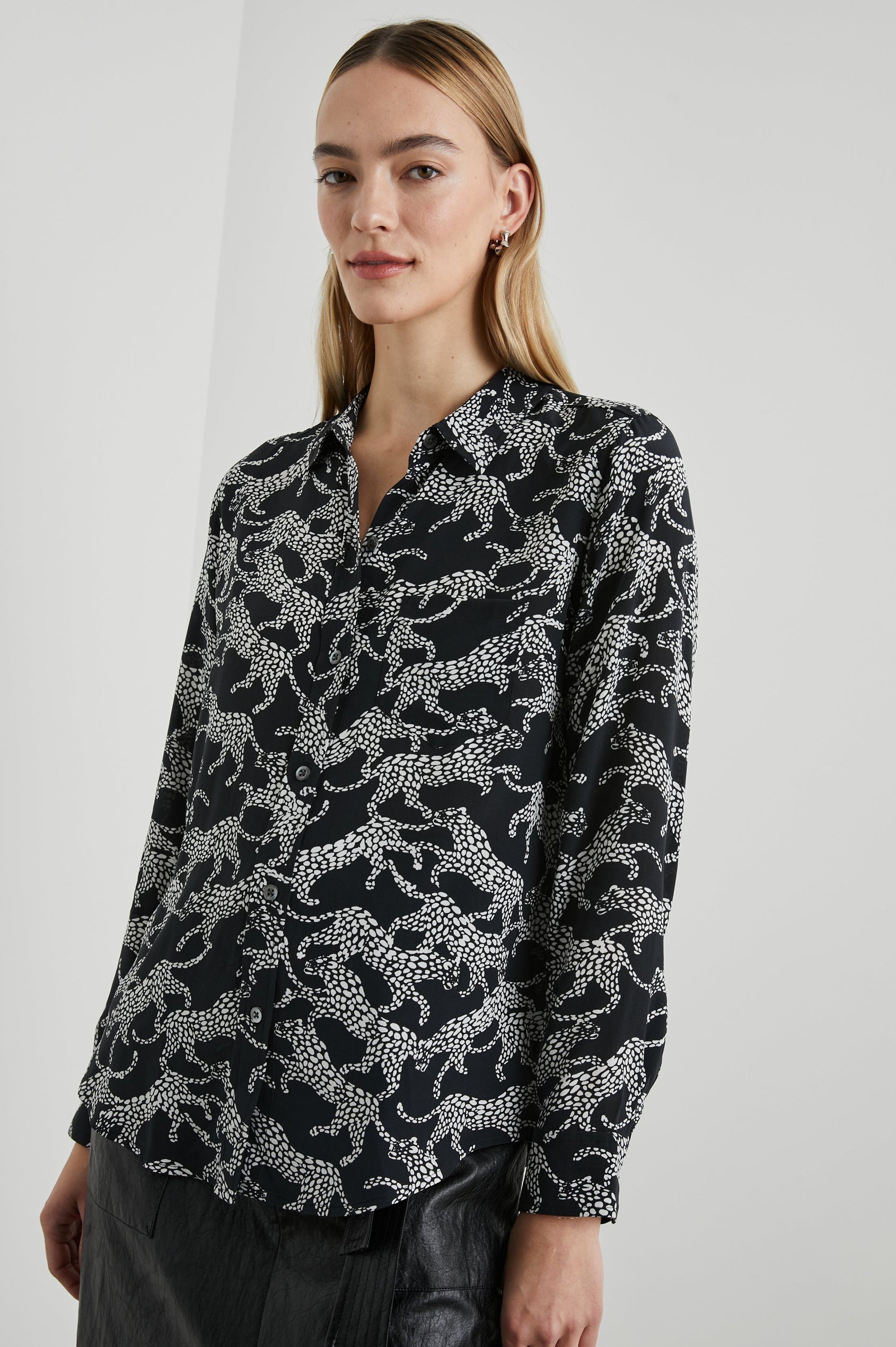 KATE SHIRT BLACK LYNX - FRONT UNTUCKED