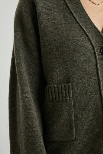 LINDI SWEATER OLIVE - DETAIL