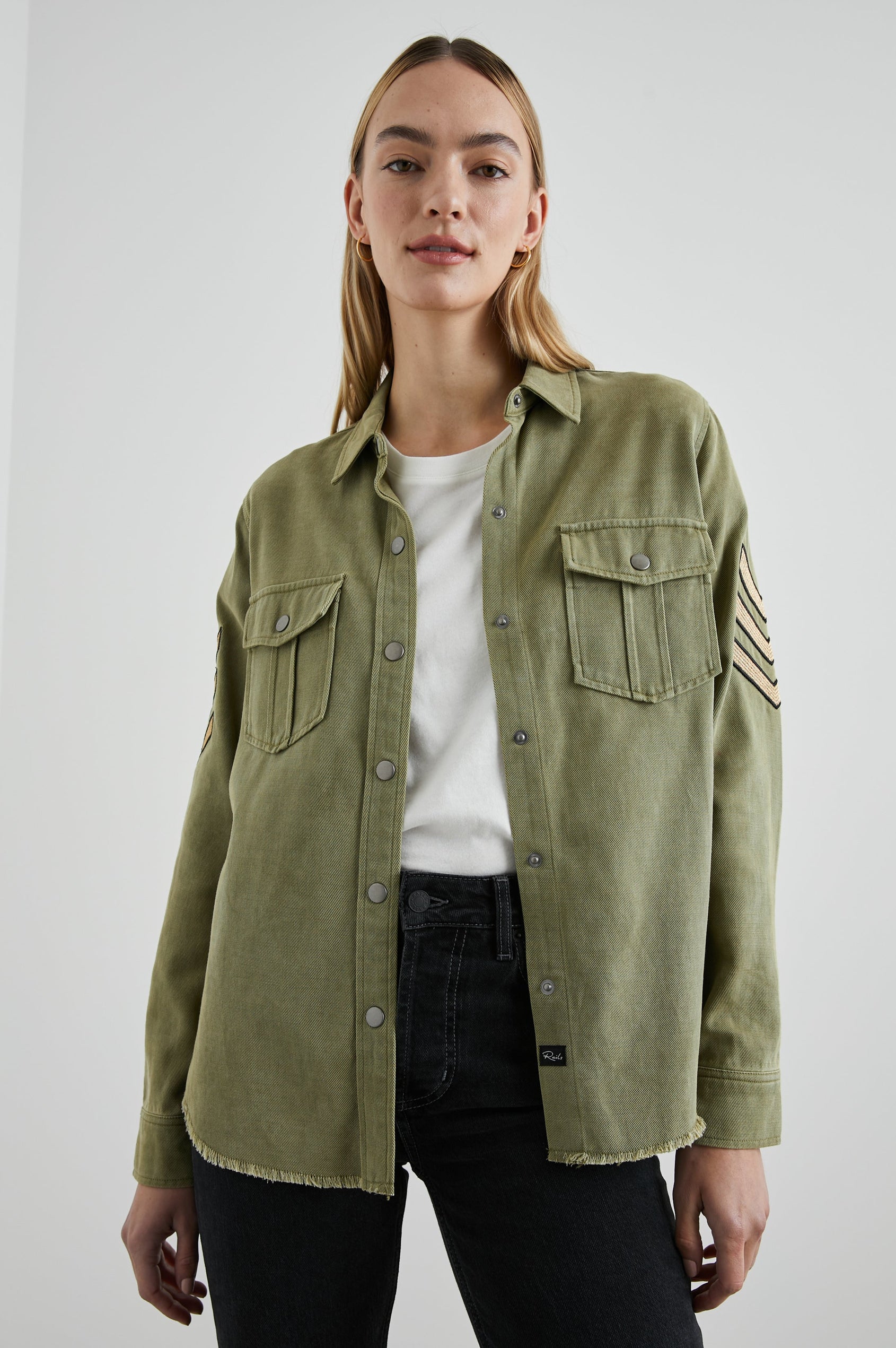 LOREN SHIRT JACKET CANTEEN - FRONT UNBUTTONED