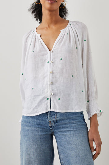 MARIAH TOP GREEN DAISY EMBROIDERY - MODEL 2 FRONT