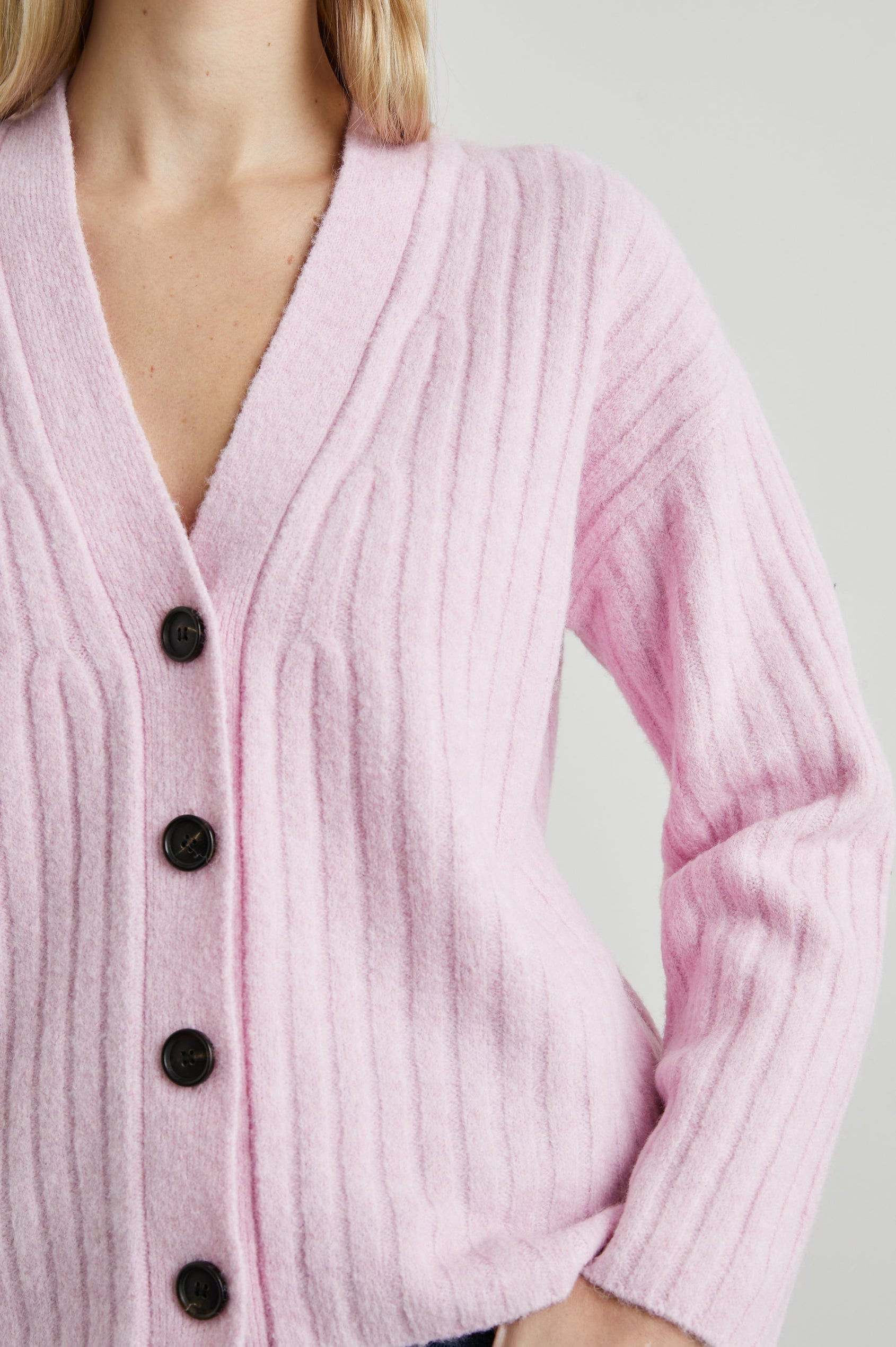 MORGAN CARDIGAN LILAC - DETAIL