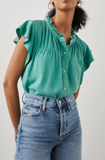 RUTHIE TOP BASIL - FRONT TUCKED IN