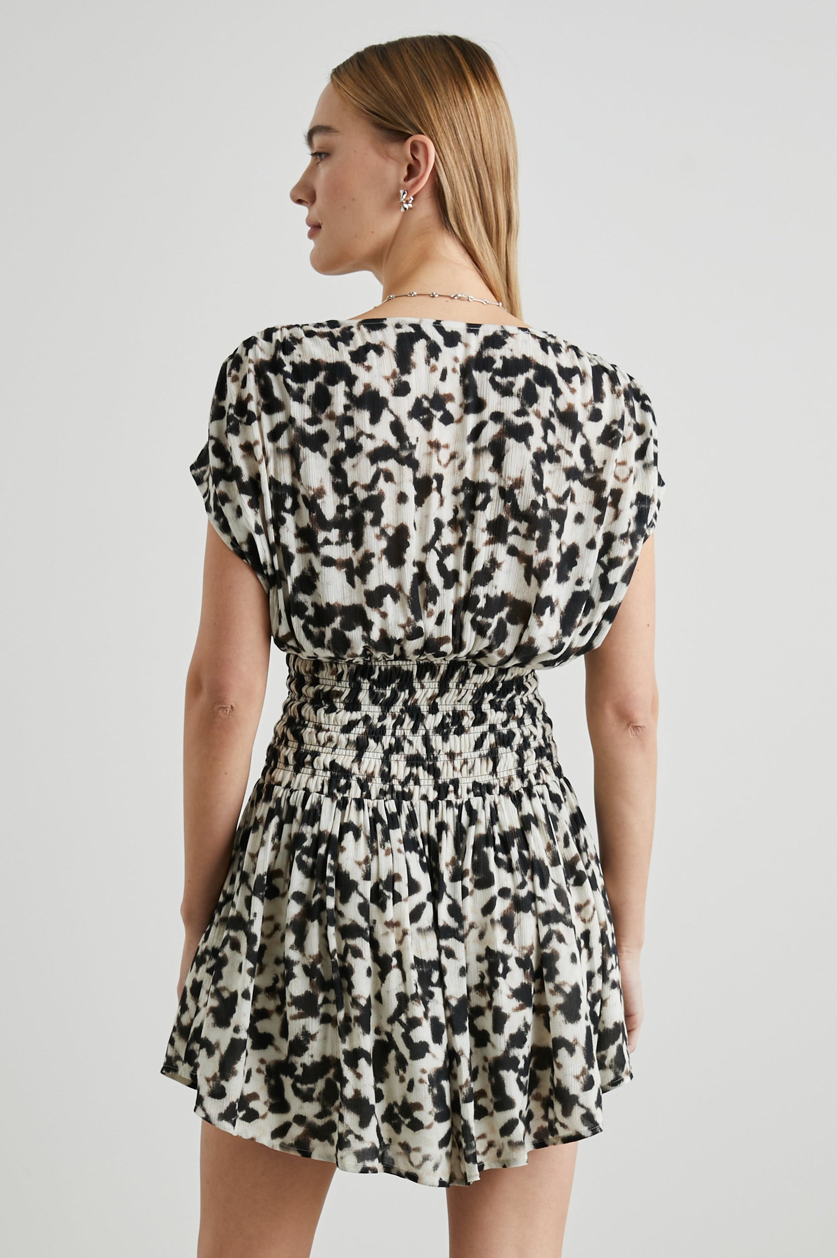 SIERA-BLURRED-CHEETAH-SIDE ANGLE MODEL 2