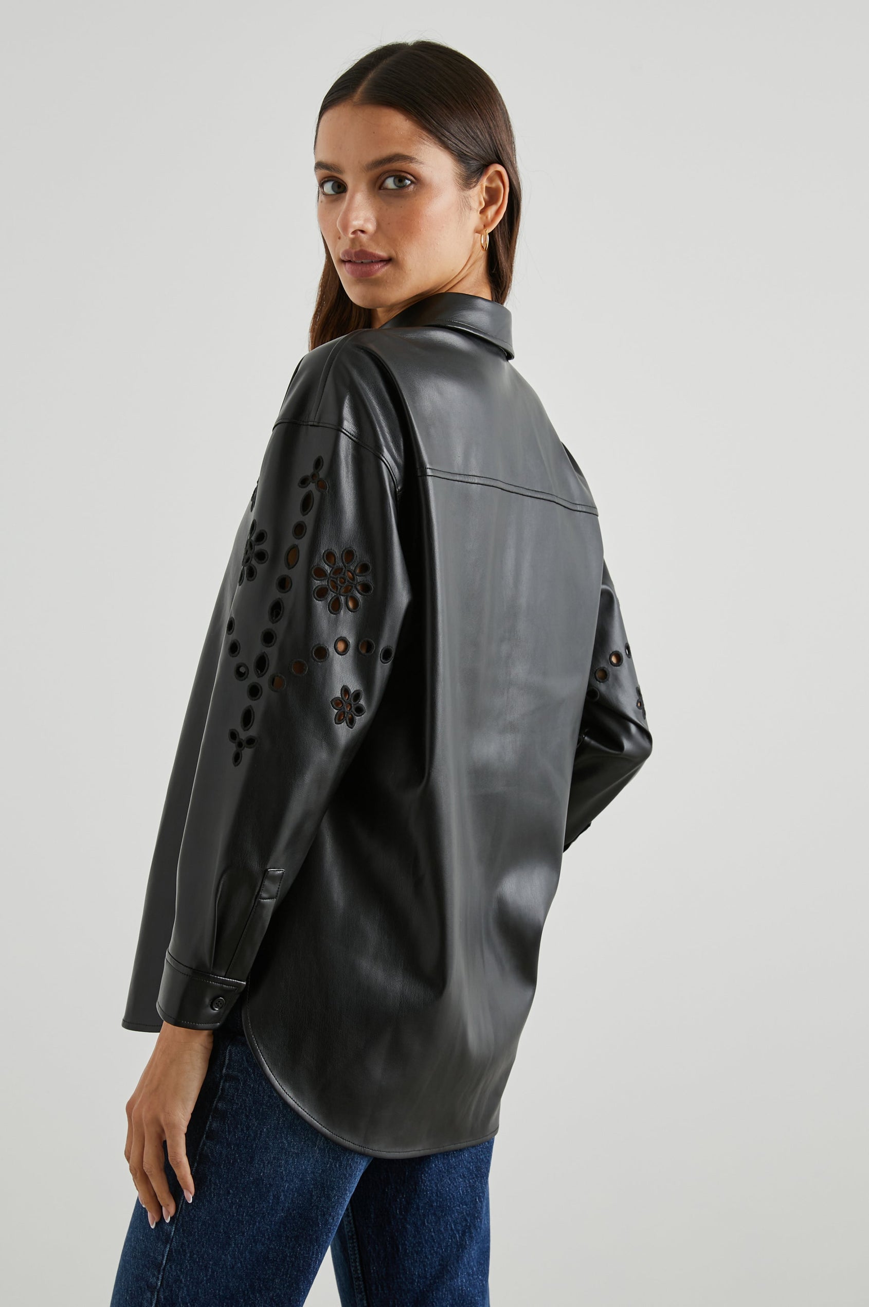 TAMSYN SHIRT BLACK - SIDE ANGLE