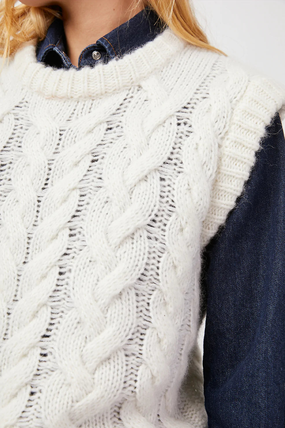 ALEXIS SWEATER VEST - IVORY - DETAIL