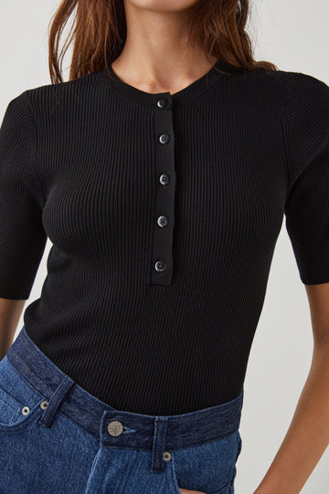 TONI TOP BLACK - DETAIL