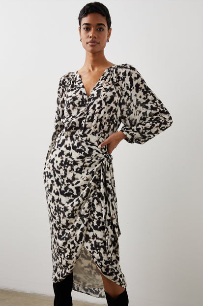 TYRA DRESS BLURRED CHEETAH - FRONT