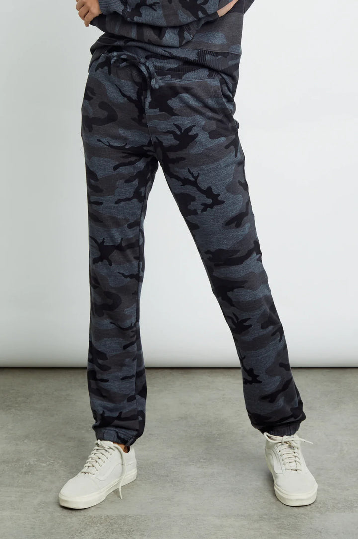 Kingston terry sweatpant in Iron Camo - front